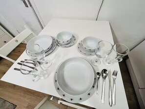 Miscellaneous - Studio Sleeps 2 with Shared Hot Tub (London)