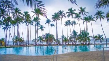 Apartemen Deluks | Kolam renang | 2 kolam renang outdoor