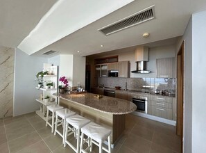 Stovetop, cookware/dishes/utensils - Apartamento Premium en Marbella  (Playa Juan Dolio)