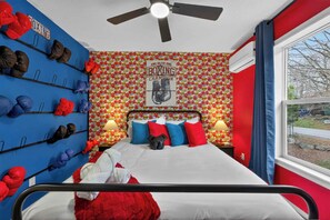 5 bedrooms, iron/ironing board, free WiFi, bed sheets - Lakefront Sports Zone - Basketball Court, Hot Tub (Tobyhanna)