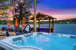Outdoor spa tub - Lakefront Sports Zone - Basketball Court, Hot Tub (Tobyhanna)