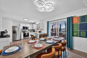 Dining - Lakefront Sports Zone - Basketball Court, Hot Tub (Tobyhanna)