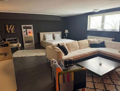 Cozy basement apartment with excellent connections to Frankfurt