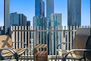 Property grounds - Sunbathed Sky-High 3 bed Hideaway (Melbourne)