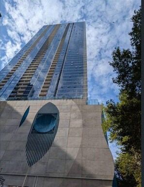 Exterior - Sunbathed Sky-High 3 bed Hideaway (Melbourne)