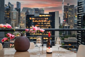 Outdoor dining - Triple Aspect Views - from the City to the Sea (Southbank)