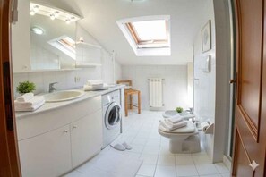 Bathroom - Holiday apartment mit Klimaanlage und Balkon (Imperia)