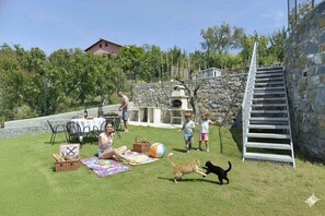 Outdoor dining - Holiday apartment with air conditioning and pool (Imperia)