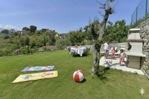 Outdoor dining - Holiday apartment with air conditioning and pool (Imperia)