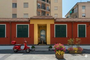 Exterior detail - Holiday apartment with air conditioning and Internet (Imperia)