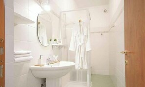 Bathroom - Holiday apartment mit Klimaanlage und Balkon (Imperia)