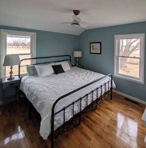 Room - Charming 3-bedroom house in adorable Lawrence with AC (Lawrence)