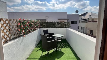 Standard Double Room, Balcony, City View | Outdoor dining