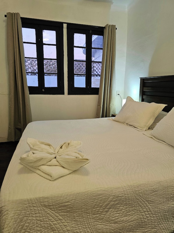 Comfort Suite, Patio | Free WiFi, bed sheets