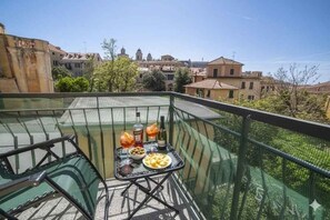 Outdoor dining - Holiday apartment mit Klimaanlage und Balkon (Imperia)