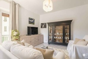 TV - Holiday apartment mit Klimaanlage und Balkon (Imperia)