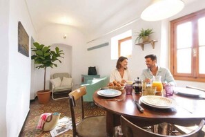 Dining - Holiday apartment with air conditioning and roof terrace with sea view (Costarainera)
