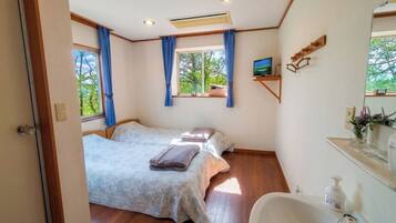 Basic Twin Room | Free WiFi, bed sheets