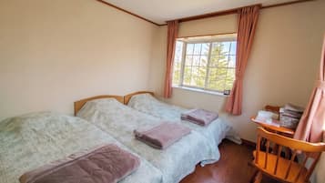Basic Triple Room | Free WiFi, bed sheets