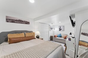 Iron/ironing board, WiFi, bed sheets