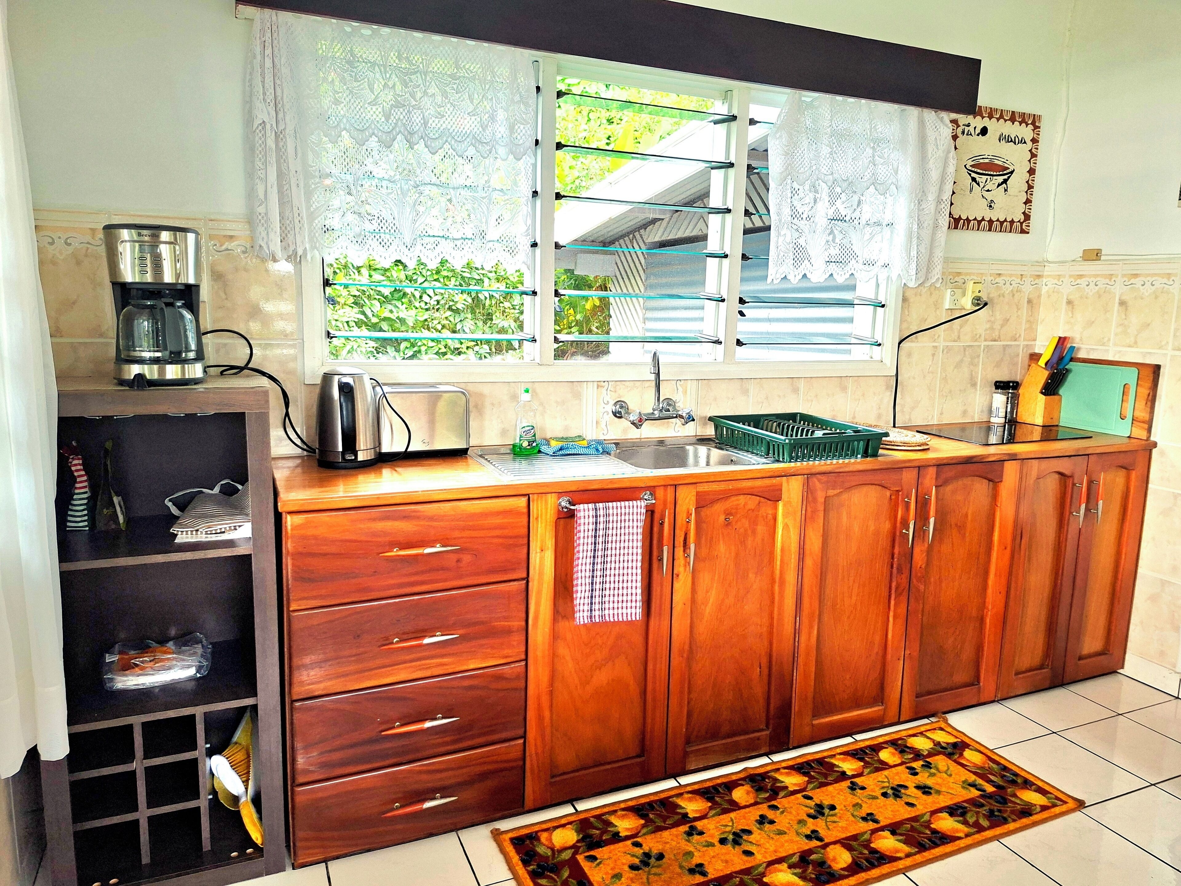 Fridge, stovetop, coffee/tea maker, electric kettle