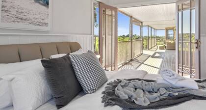 Peninsula Farm heated spa, fireplace & fire pit