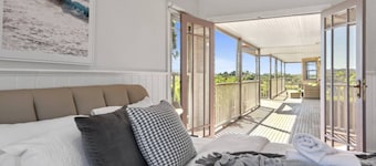 Peninsula Farm heated spa, fireplace & fire pit