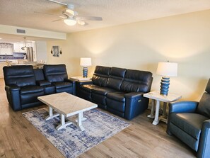 Smart TV, books, music library, video library - ☆★ Daytona Beach Fun with Amazing Direct Oceanfront Balcony Views!!! ★☆ (Daytona Beach)