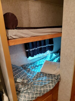 1 bedroom, WiFi, bed sheets -  1 Bedroom Stationery RV on Private Property Convenient to Anything Indy Offers! (Indianapolis)