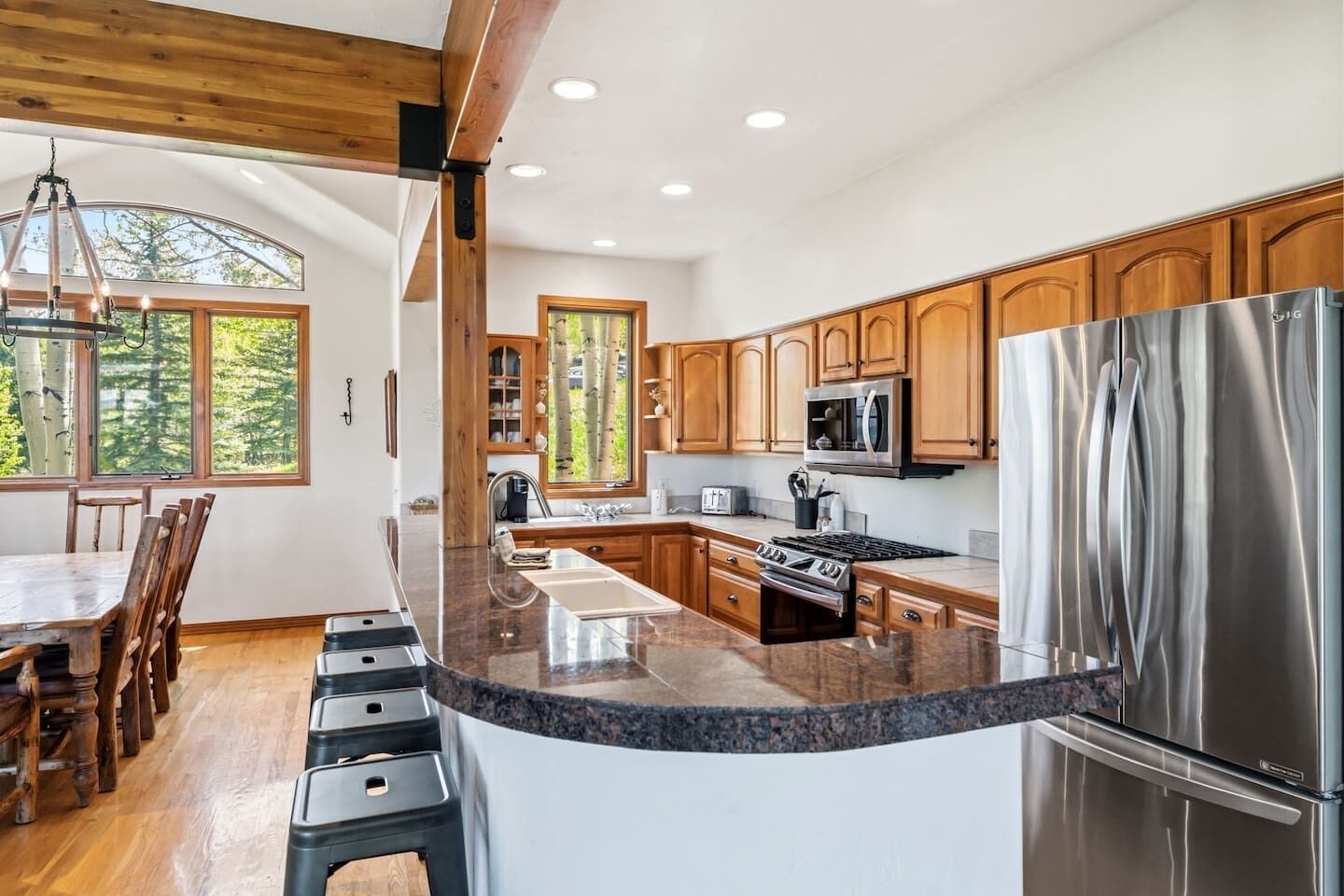 Fridge, oven, stovetop, dishwasher