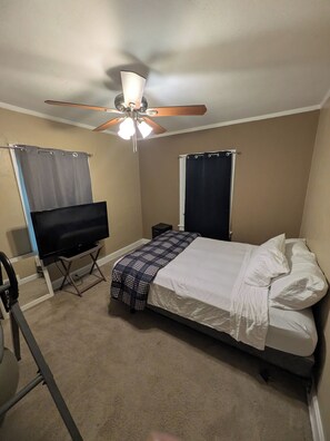2 bedrooms, iron/ironing board, WiFi, bed sheets