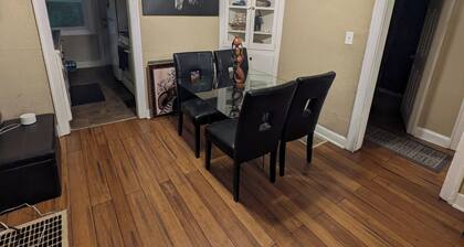 2-bedroom Remodeled delightful Bungalo style house Kansas City with cental AC