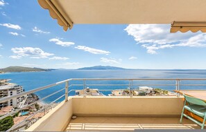 House - Sunkissed Apartment 1BR Amazing Views by the Sea (Sarandë)