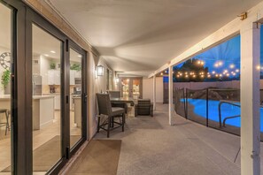 Outdoor dining - Mariposa Getaway!  A spacious 4-bedroom house in brilliant Chandler with AC/Pool (Chandler)