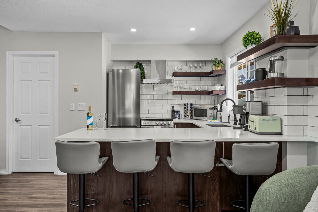 Refrigerador, microondas, horno, placa de cocina