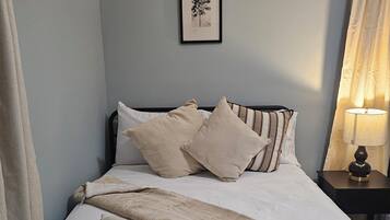 Iron/ironing board, free WiFi, bed sheets