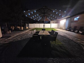 Outdoor dining - Spacious 5bedroom house in marvelous Carteret, 20 minutes from metlife world cup (Carteret)