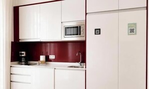 Fridge, microwave, coffee/tea maker, toaster - Prime Center Two Bedrooms 2B Living4malaga (Málaga)