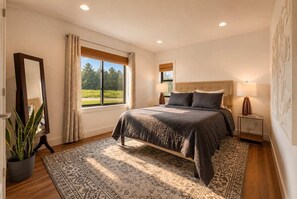 4 bedrooms, desk, iron/ironing board, travel cot - Jimmy’s Beach House | Private Beach + Arcade (New Lisbon)