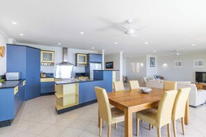 Dining - Shadows on Convent - Oceanstays- Oceanfront- Pet friendly (Yamba)