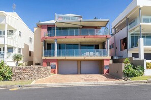 Exterior - Shadows on Convent - Oceanstays- Oceanfront- Pet friendly (Yamba)