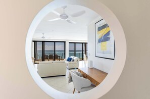 TV, offices - Shadows on Convent - Oceanstays- Oceanfront- Pet friendly (Yamba)
