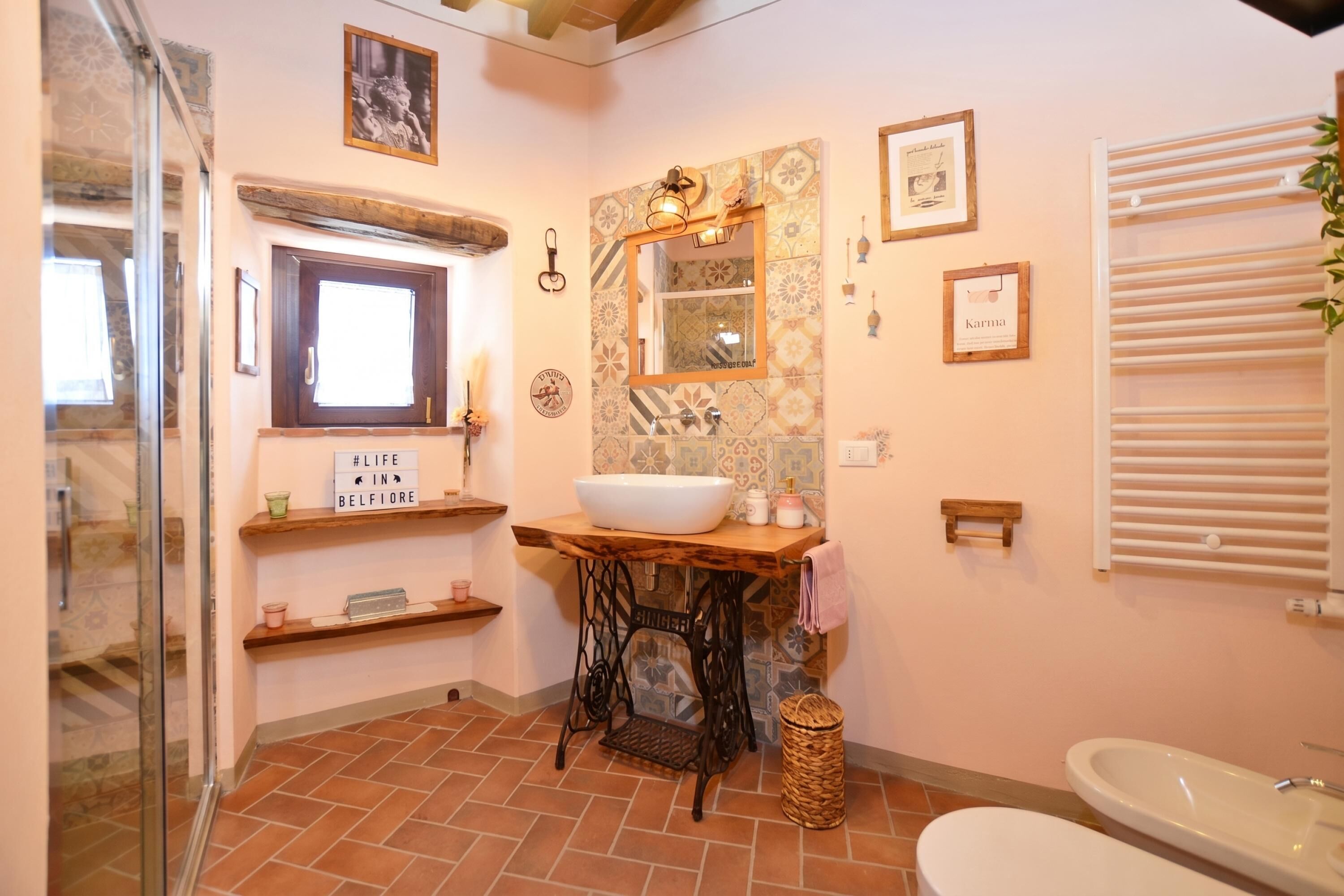 Haartrockner, Bidet, Handtücher