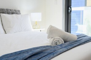 Iron/ironing board, WiFi, bed sheets - Modern Marrickville 2BR | 5 Min Walk to Train (Marrickville)