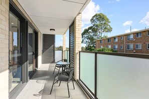 Terrace/patio - Modern Marrickville 2BR | 5 Min Walk to Train (Marrickville)