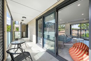 Property grounds - Modern Marrickville 2BR | 5 Min Walk to Train (Marrickville)