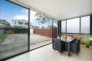 Outdoor dining - Panania 6Br house near Train/Shops/Sports/River (Panania)