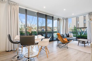 Dining - Modern Apartment in Penrith | Close to Shops (Penrith)