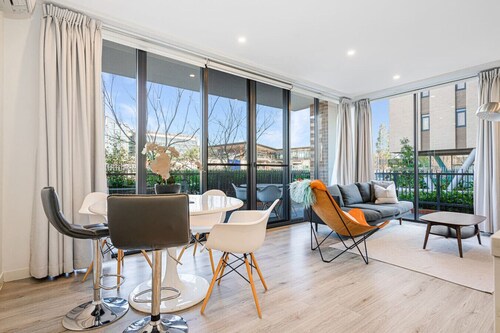 Modern Apartment in Penrith | Close to Shops