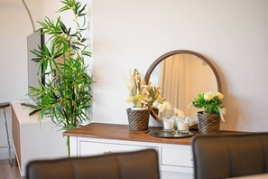 Interior - Modern Apartment in Penrith | Close to Shops (Penrith)